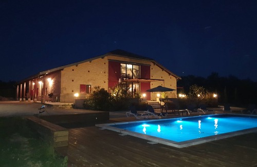 Villebramar House | LUXURY INDUSTRIAL-STYLE LOFT FOR 15 PEOPLE WITH SWIMMING POOL AND JACUZZI