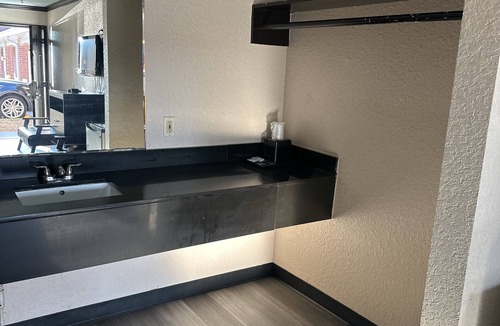 Greater Fondren Southwest Hotel | Luxury Inn and Suites