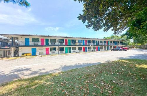Albany Hotel | Luxury Inn By OYO Albany