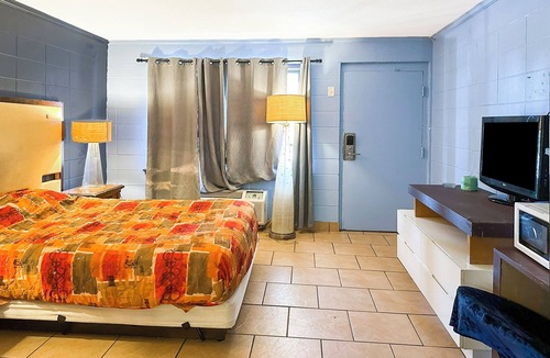 Albany Hotel | Luxury Inn by OYO Albany