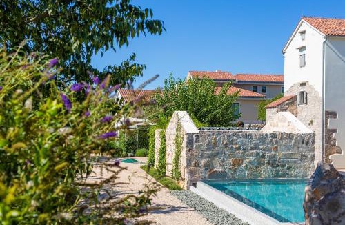 Nenadici Villa | Luxury Jerini House with pool and wellness