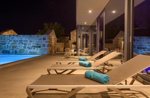Nenadici Villa | Luxury Jerini House with pool and wellness