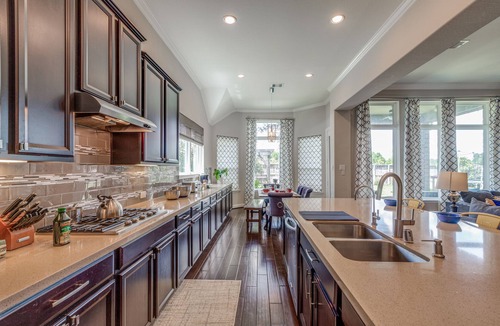 Katy House | Luxury Katy Retreat- 5 bed/3 bath - BBQ Grill, Fire Pit/Office/TV Projector