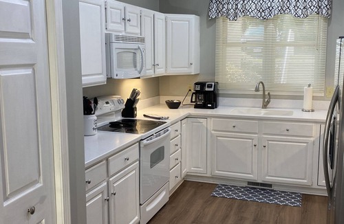 Salem Condo | Luxury Keowee Key Condo with 2 en-suites