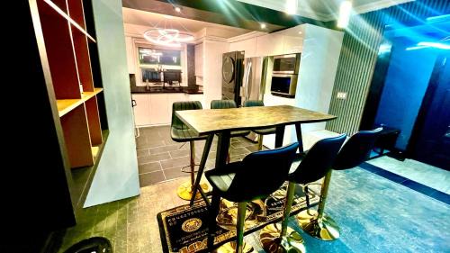 Richmond Hill House | Luxury KIA house B