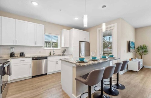 Southeast Orlando Apartment | Luxury King Bed, Close to Parks, Pet-Friendly