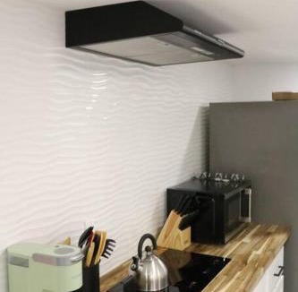 Schenectady Apartment | Luxury king bed parking & washer