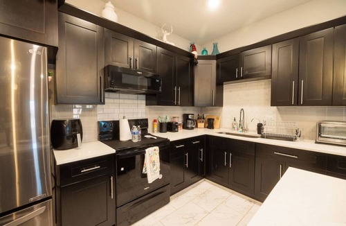 Lithonia House | Luxury King Bed Room/Private Entry & Bathroom