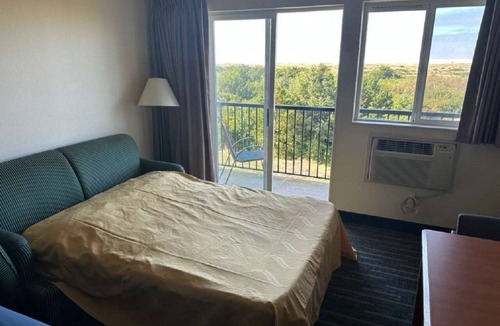 Ocean Shores Hotel | luxury King Room Sofa Bed Ocean View