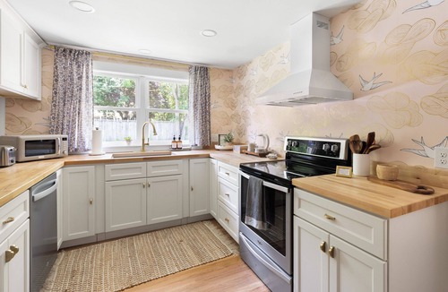 Clayton House | Luxury King Suite, 125-yr historic home, 2 blocks from Main St. Crib included