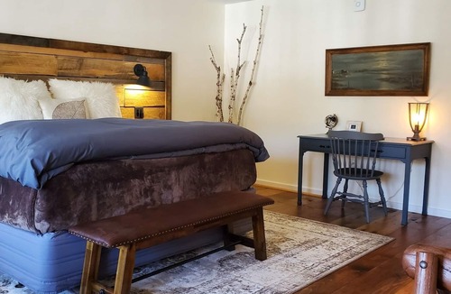 West Dover Resort | Luxury King with balcony