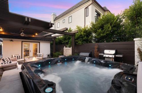 Village of La Jolla House | Luxury La Jolla Home with Jacuzzi