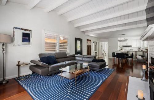 Village of La Jolla House | Luxury La Jolla Home with Jacuzzi
