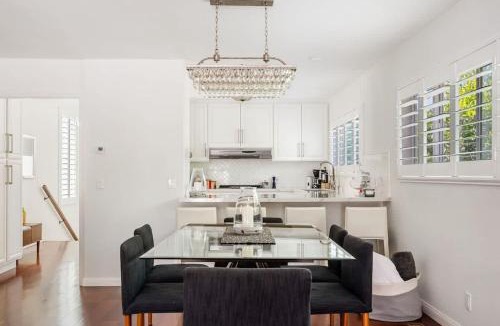 Village of La Jolla House | Luxury La Jolla Home with Jacuzzi