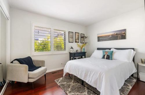Village of La Jolla House | Luxury La Jolla Home with Jacuzzi