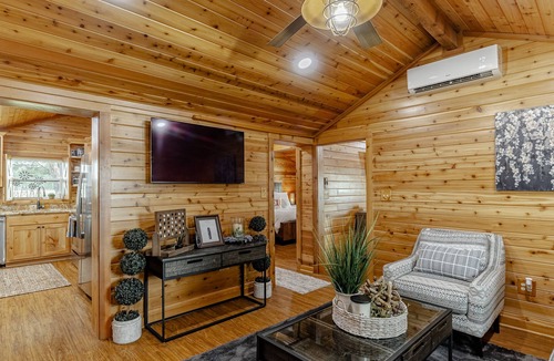 Lavon House | Luxury Lady Bird Cabin at Historical Farm