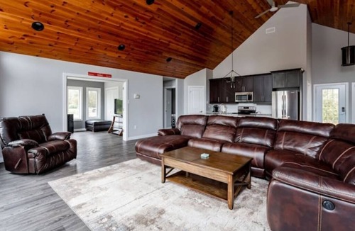 Traverse Bay Cottage | Luxury Lakehouse