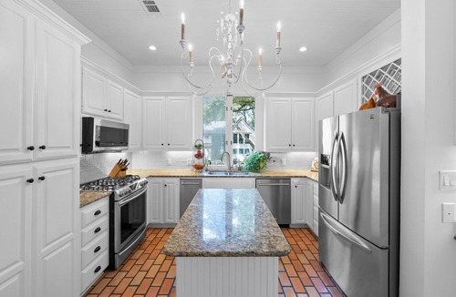 Rivercrest House | ⭐️Luxury Lake Austin: Heated Pool, Hot Tub, Pizza Oven & Waterfront Dock⭐️