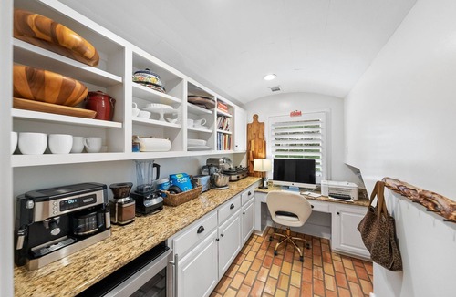 Rivercrest House | ⭐️Luxury Lake Austin: Heated Pool, Hot Tub, Pizza Oven & Waterfront Dock⭐️