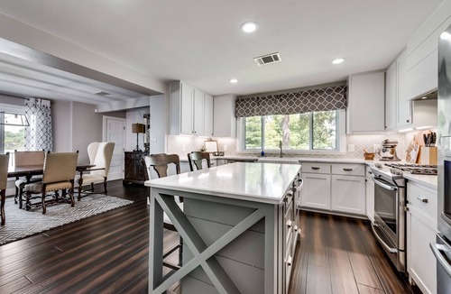Enchanted Oaks House | Luxury Lake Front House with Community Pool *GOLF CART FOR RENT*