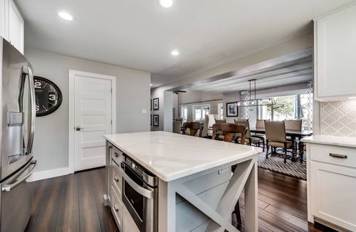 Enchanted Oaks House | Luxury Lake Front House with Community Pool *GOLF CART FOR RENT*