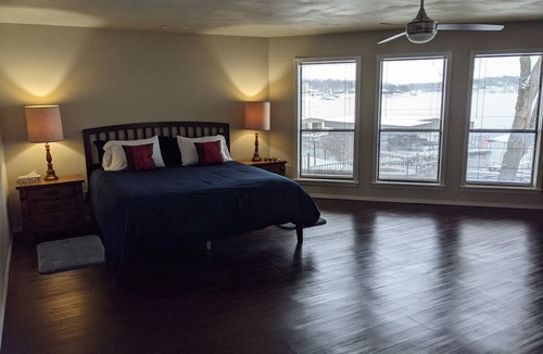 Afton Resort | Luxury lake front at the corner of Duck Creek and the main lake.