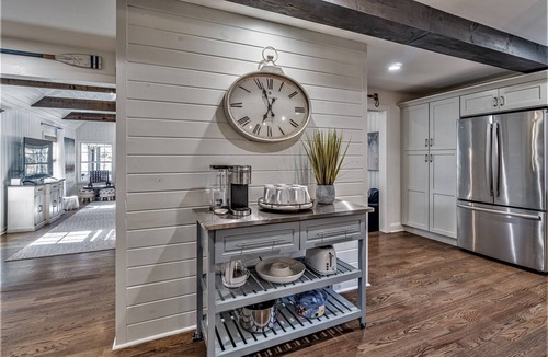 Gainesville House | Luxury Lake Front Cottage