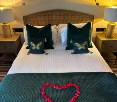 Vale of Glamorgan House | Luxury Lake Front Escape With Hot Tub