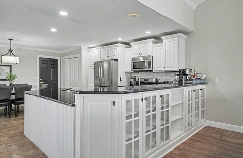 Champaign House | Luxury Lake & Golf Escape: 4BR Home + Gym, Near UIUC/U of I - Sleeps 10+!