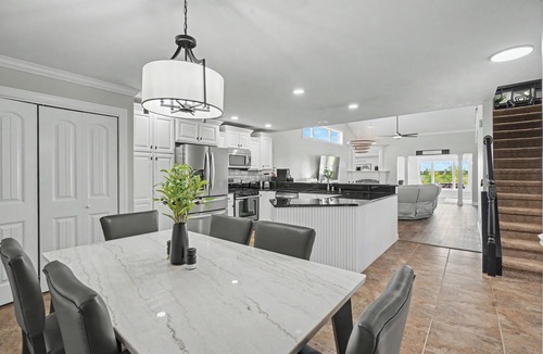 Champaign House | Luxury Lake & Golf Escape: 4BR Home + Gym, Near UIUC/U of I - Sleeps 10+!