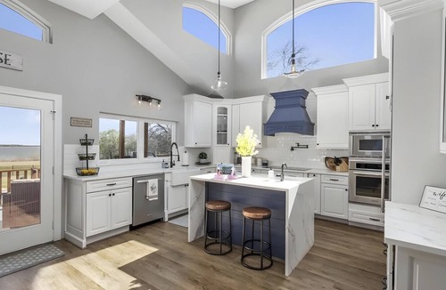 Lakewood Village House | Luxury Lake House with Pool table & Hot Tub