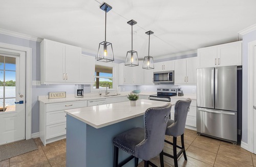 East Hants House | Luxury Lake House in Mount Uniacke