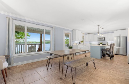 East Hants House | Luxury Lake House in Mount Uniacke