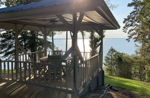 Etoile House | Luxury lake house retreat, hot tub on Sam Rayburn