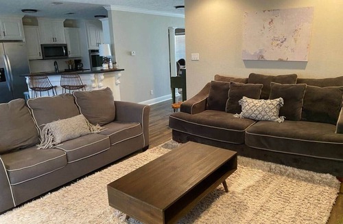 Texarkana House | Luxury Lake House Getaway