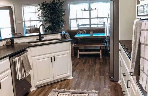 Texarkana House | Luxury Lake House Getaway