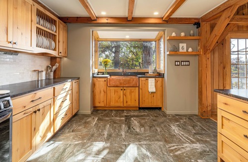 Goreville House | Luxury Lake House w/Dock & Game Room