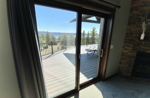 Glendo House | Luxury Lake House with Amazing Views of Glendo Lake and Mountains