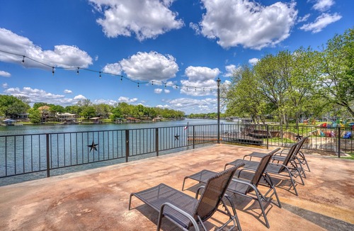Marble Falls Cabin | Luxury Lake LBJ | Hot Tub Dock Log Country Cv