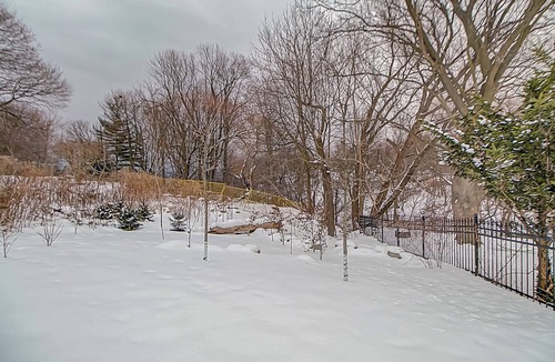 Scarborough House | Luxury lake & Ravine view 2 bed Suit (b) 2025 built