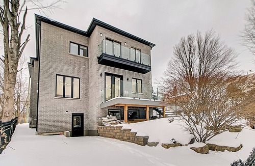 Scarborough House | Luxury lake & Ravine view 2 bed Suit (b) 2025 built
