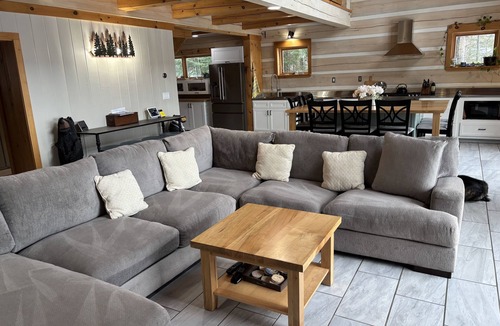 Echo Bay Cabin | Luxury Lake Superior Log Home | Private Beach Outdoor Kitchen Sleeps 10