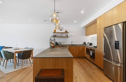 Wanaka Apartment | Luxury Lake View Summ