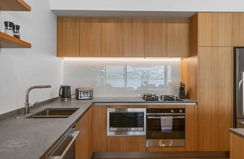 Wanaka Apartment | Luxury Lake View Summ