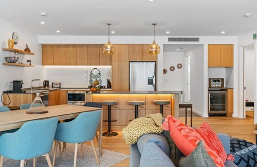 Wanaka Apartment | Luxury Lake View Summ