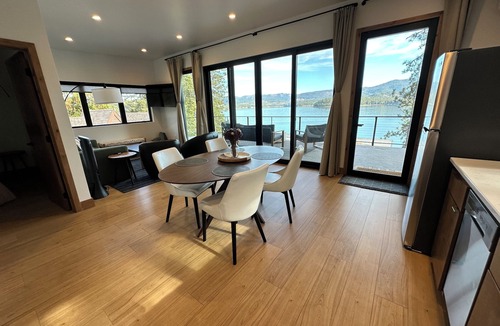 Clarksville House | Luxury Lake View with Sauna