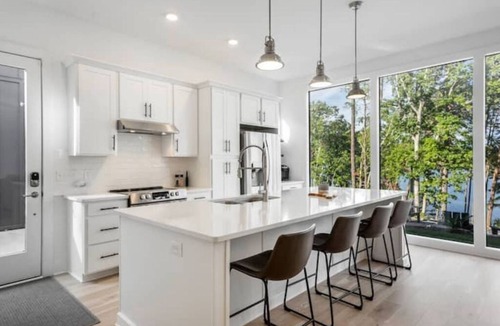 Waleska Villa | Luxury Lake Villa