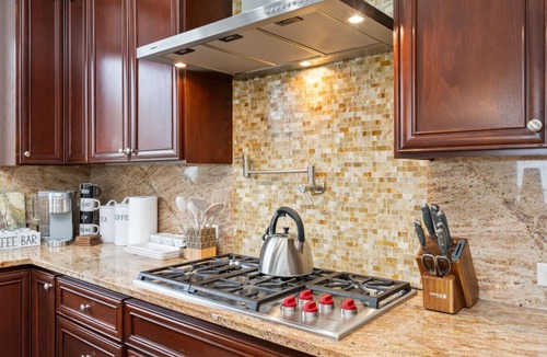 Lakeland South House | Luxury Lake Waterfront Friendly Retreat