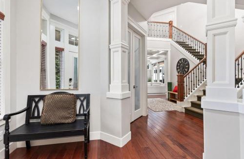 Lakeland South Villa | Luxury Lake Waterfront Retreat