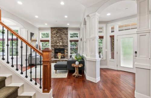 Lakeland South Villa | Luxury Lake Waterfront Retreat